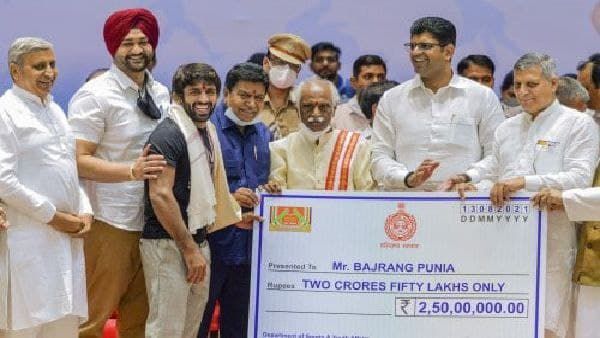 টোকিওয় সোনাজয়ী নীরজের সঙ্গে গরহাজির খোদ মুখ্যমন্ত্রী! হরিয়ানা সরকারের সংবর্ধনা তারকাবিহীন