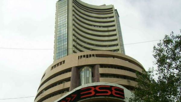 Sensex: চার দিনে ১৬০০ পয়েন্ট পড়ল শেয়ার বাজার, ১২ লক্ষ কোটি টাকা হারালেন বিনিয়োগকারীরা