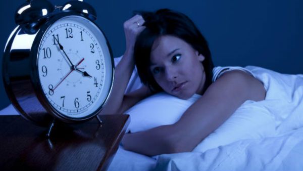 ঘুমনোর সময় বালিশের নীচে রাখুন বিশেষ এই জিনিস, সফলতা পাবেন সব কাজে