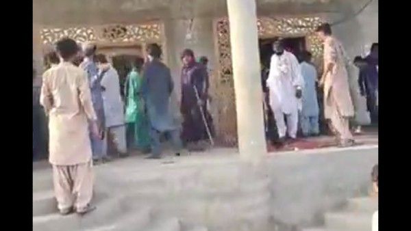 পাকিস্তানের মন্দির ভাঙচুরের ঘটনার সমালোচনায় দিল্লি, পাক কূটনীতিককে ডেকে পাঠাল ভারত