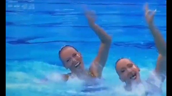 অলিম্পিকে বলিউডি তরকা, ‘‌আজা নাচলে’‌ গানে হিল্লোল তুললেন ইজরায়েলের দুই সাঁতারু