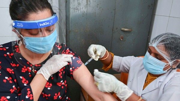 করোনা টিকাদানে রেকর্ডের নেপথ্যে ‘লজিস্টিক অভ্যুত্থান’! দেশজুড়ে ১.১০ লক্ষ বুথ