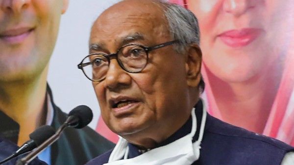 'গান্ধী পরিবার ছাড়া কংগ্রেস কিছুই নয়', সভাপতি পদে মনোনয়ন জমার আগে আনুগত্যের বার্তা দিগ্বিজয় সিংয়ের