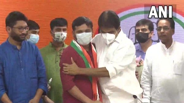 সংকটকালে বড় যোগদান, বাম ছেড়ে কংগ্রেসে কানহাইয়া কুমার, 'হাত' ধরলেন জিগনেশও