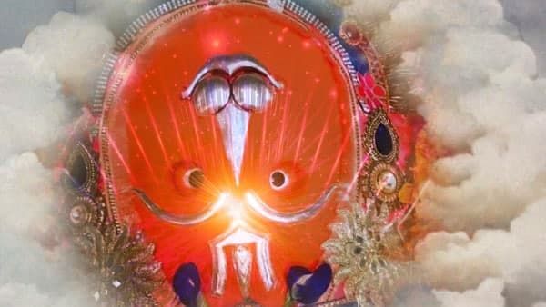 Miraculous Hanuman Temple: ভারতের এই মন্দিরে উলটো ভাবে ঝুলে রয়েছেন হনুমানজী! কারণ জানলে চমকে উঠবেন