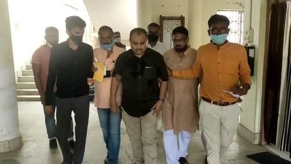 ত্রিপুরাতে পুলিশি জেরা শেষ হতেই গুরুতর অসুস্থ কুণাল, বুধেই বিপ্লবের রাজ্যে পা রাখছেন অভিষেক বন্দ্যোপাধ্যায়