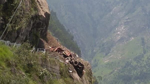 বৃষ্টিতে বিপুল ধস মণিপুরের সেনা ক্যাম্পে, মৃত ৬