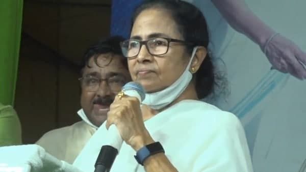 উৎসবের মরশুমে বড়সড় ঘোষণা করলেন মুখ্যমন্ত্রী মমতা! পুজোর আগেই দুমাসের টাকা একেবারে পড়বে অ্যাকাউন্টে
