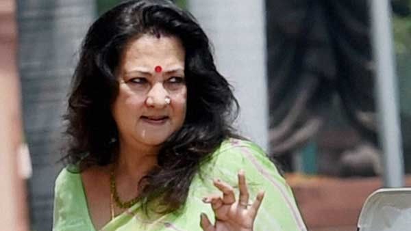 মুনমুন সেনের বাড়িতে 'তাণ্ডব', পুলিশের জালে ৪