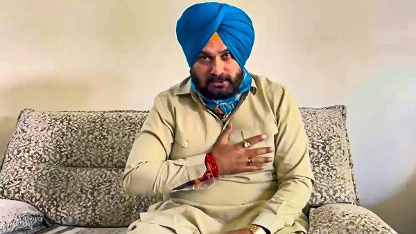 গাড়ি নিয়ে বিবাদের জেরে এক ব্যক্তির মৃত্যুর মামলায় নভজ্যোত সিধুর এক বছরের জেল