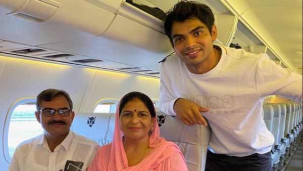 বাবা-মাকে নিয়ে দেখা স্বপ্ন সার্থক হল টোকিও অলিম্পিকে সোনাজয়ী নীরজ চোপড়ার, ভাইরাল টুইট