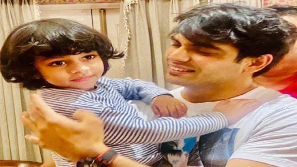 Neeraj Chopra: স্টাইলে এত মিল! নীরজ কলকাতায় এসে শিশুকে দেখে অবাক, কী বললেন?