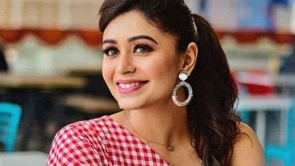 আন্তর্জাতিক নারী দিবসে বডি শেমিংকে ‘‌ফাটাফাটি’‌ জবাব দিলেন ঋতাভরী চক্রবর্তী