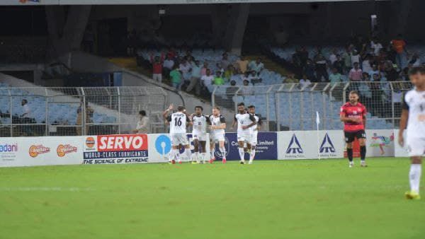 যুবভারতীতে ফ্লাডলাইট বিভ্রাটের পর বেঙ্গালুরুকে চূর্ণ করে ডুরান্ড ফাইনালে মহমেডান স্পোর্টিং