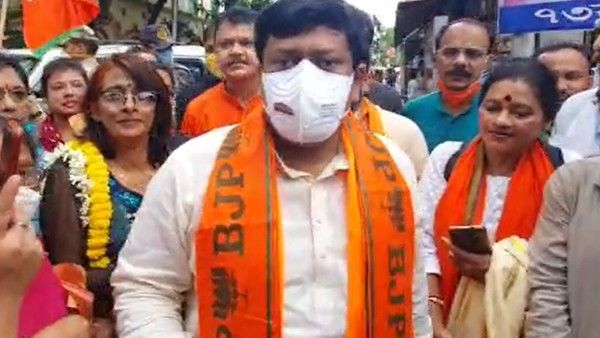 শুধু তিনি এলেন না বিজেপির সংবর্ধনা মঞ্চে, ফের দলবদলের জল্পনায় জনপ্রিয় সাংসদ
