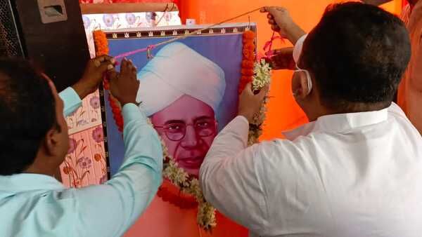 শিক্ষক দিবসে মাথা নত না করতে আহ্বান শুভেন্দুর, ভুয়ো শিক্ষকের অভিযোগ করে অসুস্থ শিক্ষিকার সঙ্গে সাক্ষাত