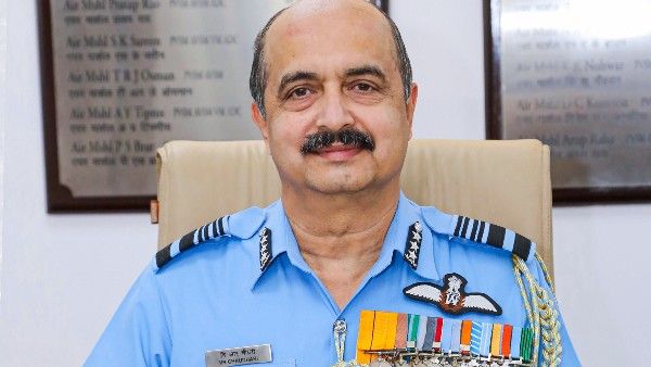 ভারত পেল নতুন বায়ুসেনা প্রধান, ভাদোরিয়ার জায়গায় নতুন দায়িত্বে এয়ার মার্শাল ভি আর চৌধুরী