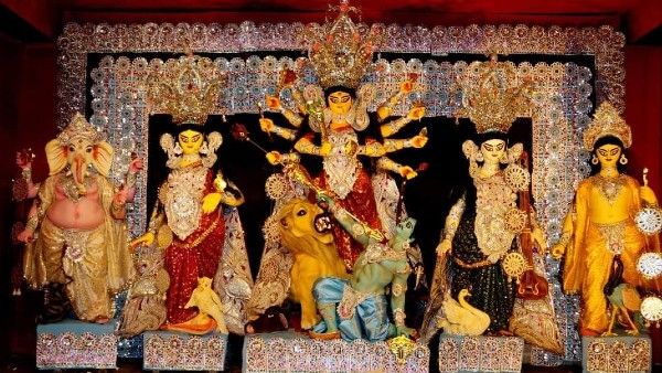 দুর্গাপুজোর সম্পত্তি-সমৃদ্ধি বাড়াতে রয়েছে ঘরের লক্ষ্মীর আরাধনার কিছু রীতি! জ্যোতিষ টিপস একনজরে