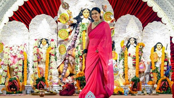 বাড়ির দুর্গাপুজোয় আবেগপ্রবণ কাজল! আরবসাগরের পাড়ে চড়ছে 'পুজো-ফিভার'