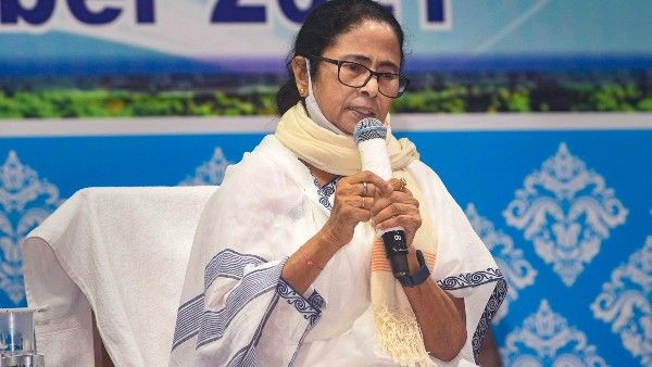 ঝগড়া না করে একসঙ্গে চলার বার্তা, বহিরাগত ইস্যুতে বিজেপিকে তোপ! ছট পুজোর পরেই দার্জিলিংয়ে মমতা