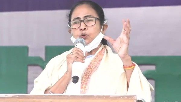 পুজোর আগেই প্লাবন একাধিক জেলায়, না জানিয়েই জল ছেড়েছে ডিভিসি, ম্যান মেড ফ্লাড, বললেন মমতা