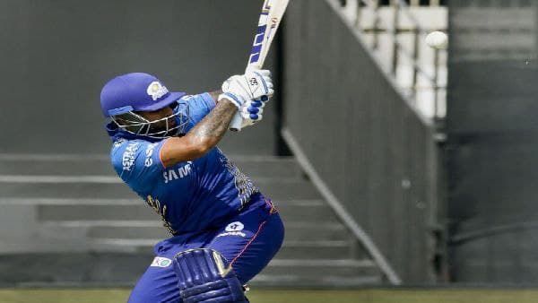 IPL 2021: আবু ধাবিতে রুদ্ধশ্বাস টস জিতে ব্যাটিং নিলেও সানরাইজার্সের বিরুদ্ধে মিরাকল দরকার মুম্বইয়ের