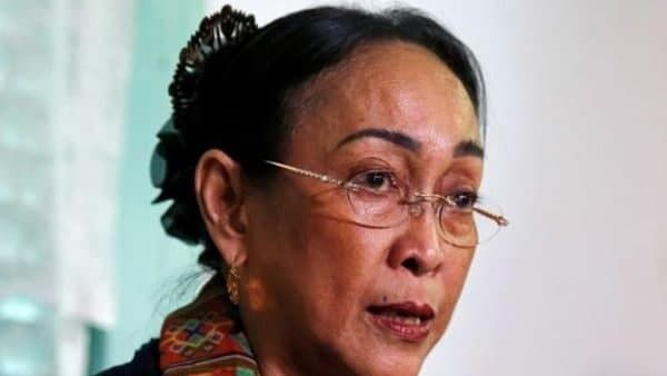 মুসলিম প্রধান ইন্দোনেশিয়ায় 'সুধি ওয়াদানি', প্রাক্তন প্রেসিডেন্ট সুকর্নর মেয়ে সুকমাবতী গ্রহণ করলেন হিন্দুধর্ম