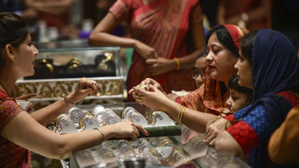 ধনতেরাসের দিন এই জিনিসগুলি কিনুন, আপনার বাড়িতে সৌভাগ্য আসবে শীঘ্রই