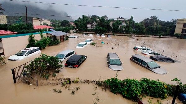 প্রকৃতির রুদ্ররোষে দেবভূমি! উত্তরাখণ্ডে মৃত বেড়ে ৫৪, এখনও খোঁজ নেই ৭ বাঙালি ট্রেকারের