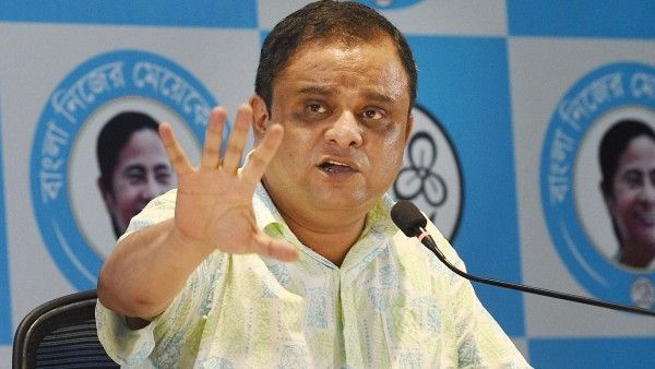 বদলির জন্য করতে হবে একটিই কাজ, শিক্ষাব্যবস্থায় স্বচ্ছতার প্রশ্নে বার্তা মন্ত্রীর ব্রাত্য বসুর