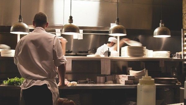 অনলাইন অ্যাপে খাবার অর্ডারে দিতে হবে পাঁচ শতাংশ GST! ফলে একধাক্কায় অনেকটাই বাড়তে পারে দাম