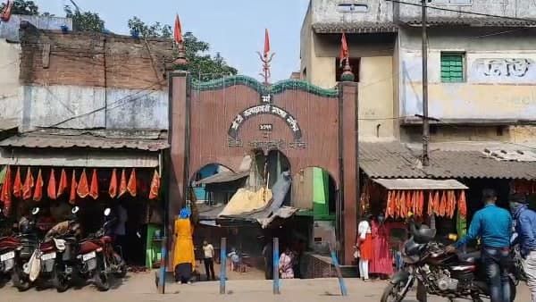 Kali Puja 2021: পাহাড় কেটে বানানো বাংলার এই মন্দিরেই বছরভর সন্ধ্যারতি হয় দিনের বেলায়! কেন জানেন?