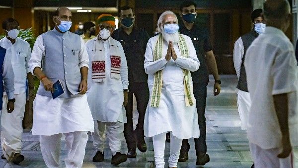 Daily News Update: এসএসসি নিয়োগে দুর্নীতির অভিযোগে বিক্ষোভ এসএফআইয়ের