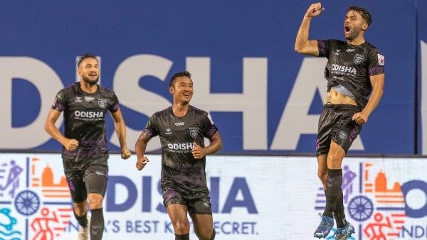 ISL 2021: রুদ্ধশ্বাস ম্যাচে মুম্বইয়ের বিজয় রথে রাশ টানল ওড়িশা এফসি