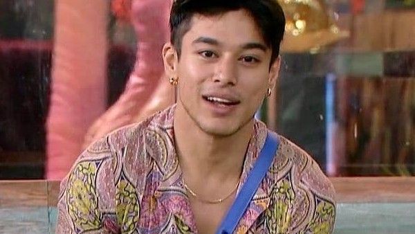 ‘‌নাগিন’‌ গান খ্যাত আকাশা সিং বাড়ি ছাড়লেন বিগ বসের, আবেগপ্রবণ প্রতীক সহেজপাল