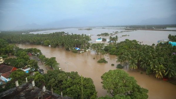 Andhra Pradesh floods: ভয়ঙ্কর বৃষ্টিতে মৃতের সংখ্যা বেড়ে ২৫, ভয়ঙ্কর বন্যায় খোঁজ নেই শতাধিক মানুষের