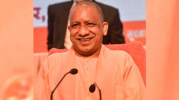 ১১ ই মার্চ যোগীর জন্য গোরক্ষপুর ফেরার বিমানের টিকিট কাটলেন সমাজবাদী পার্টির নেতা