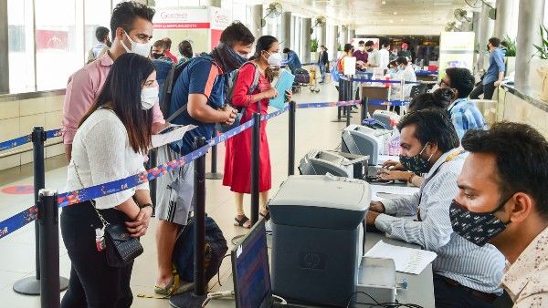 করোনার সংক্রমণে আতঙ্ক! শনিবার থেকেই বিমানবন্দরে ডিউটির নির্দেশ সরকারি শিক্ষকদের