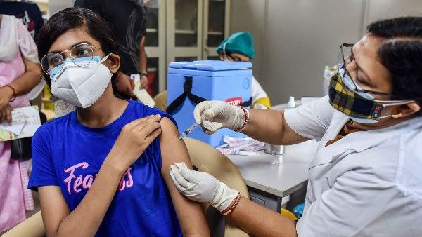 ১ জানুয়ারি থেকে টিকার জন্য কীভাবে নাম নথিভুক্ত করতে পারবে ১৫ থেকে ১৮ বছর বয়সীরা?
