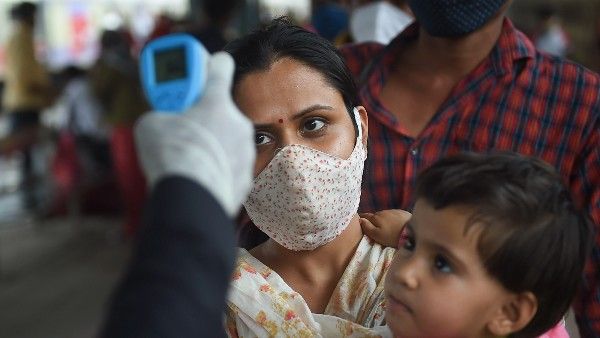 মুম্বইয়ে শুরু তৃতীয় ঢেউ! কোভিড টাস্ক ফোর্স সদস্যর বিবৃতিতে 'মহা-আতঙ্ক' মহারাষ্ট্রে