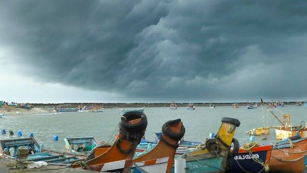 ঘূর্ণিঝড় জাওয়াদ শক্তি হারালেও উত্তাল সমুদ্র, প্রবল জলোচ্ছ্বাসে মুড়িগঙ্গায় ডুবল নৌকা