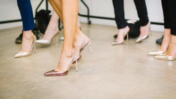 শুধু মেয়েদের জন্য নয়, হাই প্রোফাইল পুরুষেদের মন মজে হাইহিলে কিন্তু কেন?