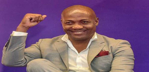 একের পর এক তারকা’র সমাগম, তারকাখচিত কোচিং লাইনআপ তৈরি করে তাক লাগালো নিজাম শহরের দল