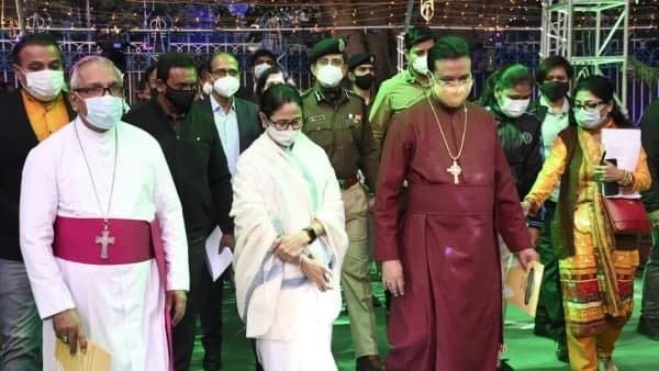 ভোটের পরের দিনই কলকাতা পুলিশ কমিশনারের প্রশংসা করে মমতা বললেন, 'রাজনৈতিক দূষণ চলছে'