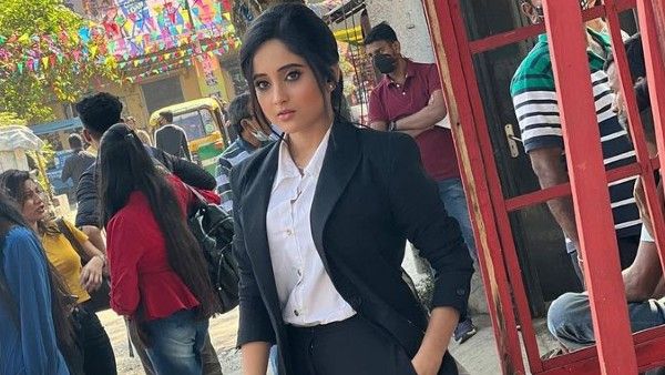 খোলাচুল আর ব্ল্যাক জিন্সে নাচ মিঠাইয়ের, মুহূর্তে ভাইরাল ভিডিও 