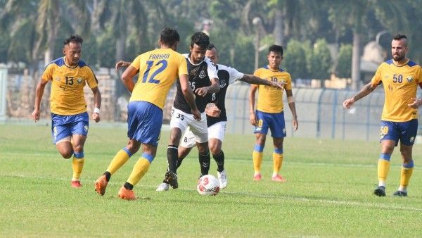 মুহূর্তের ভুলে স্বপ্ন ভঙ্গ, শিল্ড অধরাই রইল সাদা-কালো’র