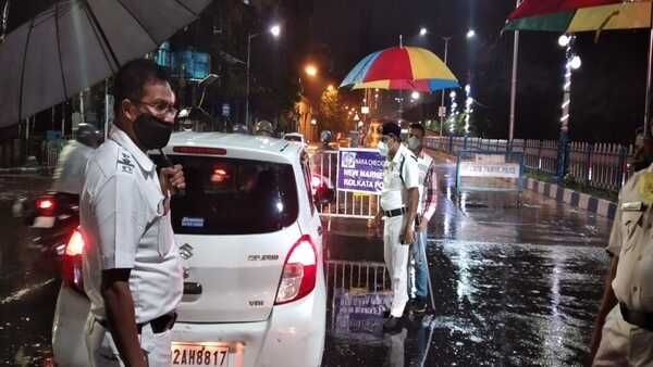 ওমিক্রন আতঙ্কের মধ্যে বাংলায় করোনা বিধিনিষেধে ছাড়! বছর শেষ ও নতুন বছরের শুরু মিলিয়ে ৯ দিন নজরদারি প্রত্যাহার