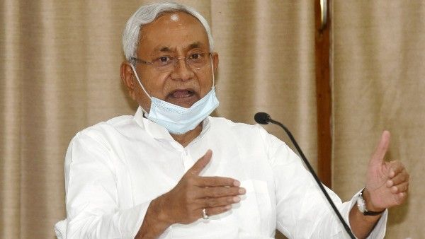 ভরা বাজারে নিজের কেন্দ্রেই মুখ্যমন্ত্রী নীতীশ কুমারের ওপর হামলা, নিরাপত্তায় গলদ, উঠছে প্রশ্ন