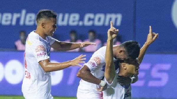 আইএসএলে আবার ৬ গোলের থ্রিলার! চেন্নাইয়িন এফসিকে ধাক্কা দিয়ে বর্ষশেষ বেঙ্গালুরু এফসির