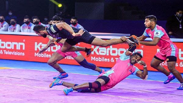 প্রো কবাডিতে জয়পুর পরাস্ত ইউ মুম্বার কাছে, হরিয়ানা স্টিলার্সকে হারিয়ে দুইয়ে বেঙ্গালুরু বুলস